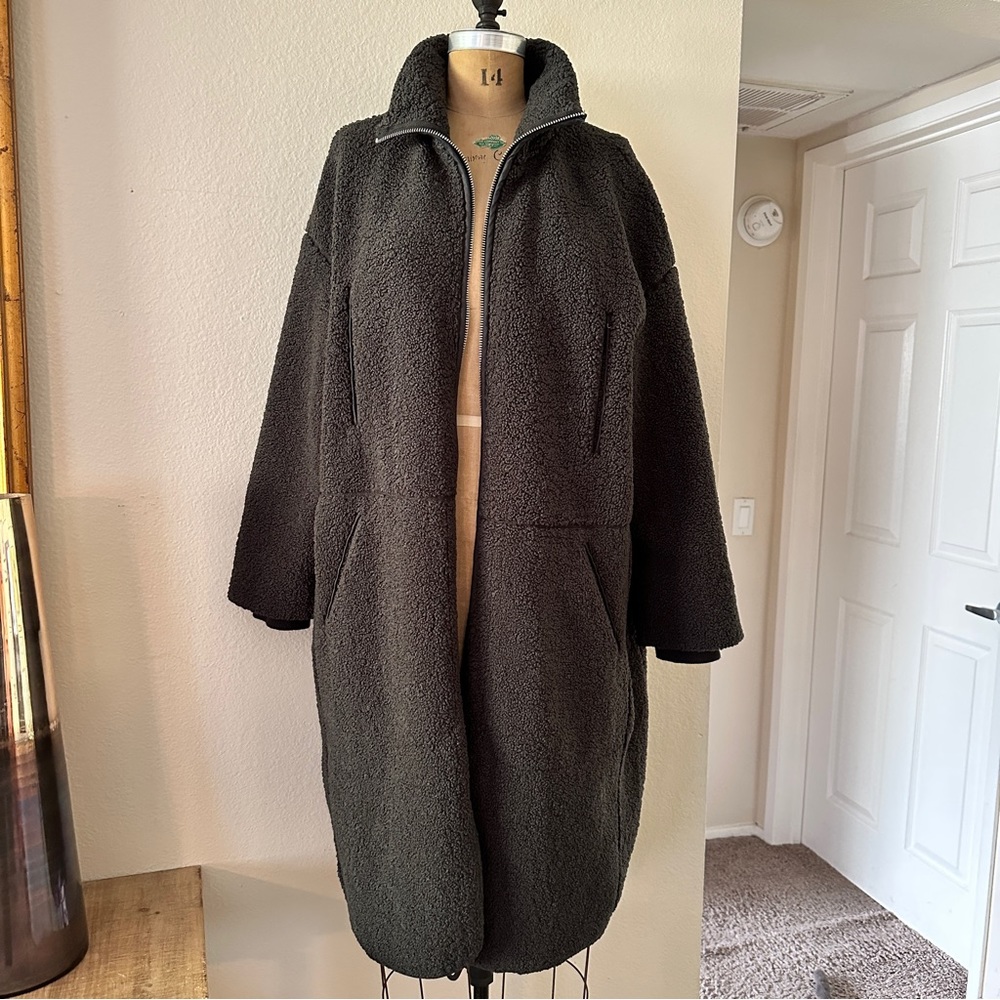 H&M dark grey teddy long coat. Size:Medium